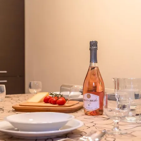 شقة Belvilla By Oyo Casa Cristina Centro 4 *